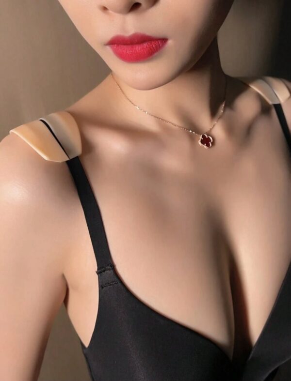 Silicone bra strap holder - Image 2